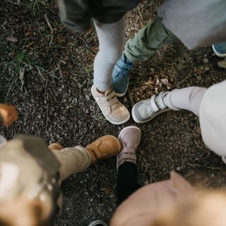 Objavte jesennú kolekciu Febo Fall 🕵🏻‍♀️ – plnú teplých farieb, prírodných materiálov a pohodlia pre malé dobrodružné...