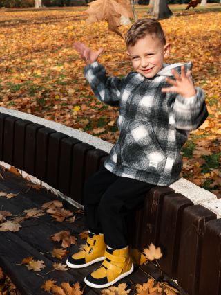 Keď chcete, aby boli malé nožky v teple a zároveň krásne obuté 💛 Čo hovoríte na farbu Ocru? #topankyktoresedia #babybareshoes